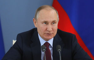 Путин признал, что молодым "лихачил" на "Запорожце", который выиграла в лотерею его мать