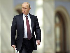 Для чего запад преследует путина