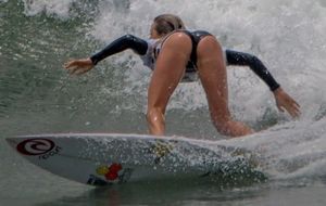 Алана Бланчард - профессиональная серфингистка