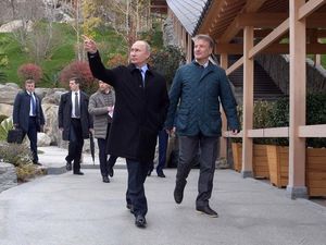 Путин рассказал, какими должны быть зарплаты и пенсии