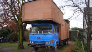 Дом на колесах из старого японского грузовика