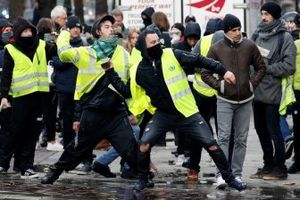 "Желтые жилеты" во Франции: что на самом деле скрывается за беспорядками?
