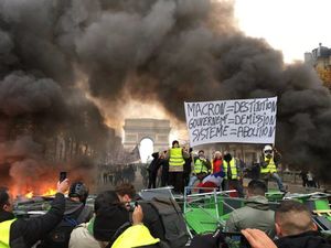 Протесты в Париже: задержано уже более 1700 человек