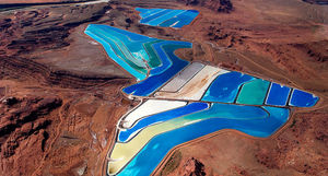 Для чего создали фантастически красивые пруды в пустыне штата Юта