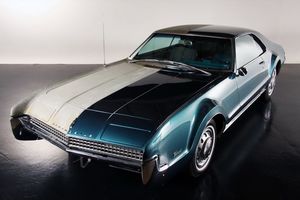 Интересная реставрация половины Oldsmobile Toronado