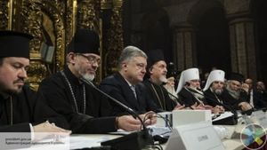 Киевский церковный раскол: Порошенко призвал верующих сделать выбор между Россией и Украиной