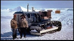 Советские тракторы «Сталинец» в Антарктиде