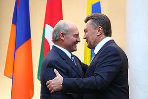 «На Украине всё начиналось с этой же гадости»: Лукашенко просят опомниться