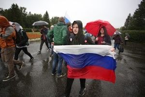 17% россиян хотят уехать из страны навсегда. Из них больше 40% — молодежь