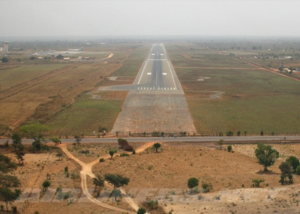 Никто не смог объяснить происхождение плит, на которых построен африканский аэропорт Юндум