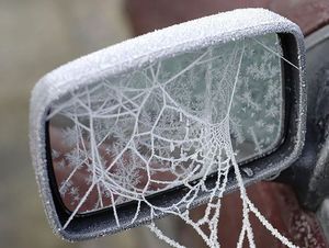 Зима превращяет автомобили в искусство