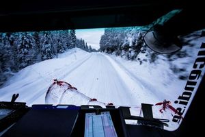 Снегоуборочная машина из центральной Швеции - проезжает в сутки 1000 км, грузовик мощностью 578 л.с. и грузовые шины с шипами