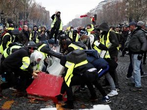 Франция обвиняет другие страны в протестах «Желтых жилетов»