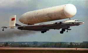 Как в СССР из бомбардировщика сделали транспортный самолет и для чего у него на «спине» закрепили огромный бак