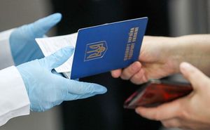Киев: Крым выстроился в очередь за паспортами с трезубцем