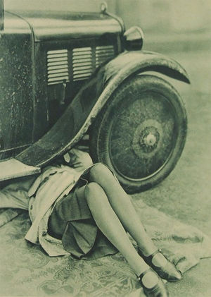 Удивительные фотографии женщин-автомехаников начала 20 века