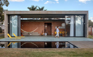 Причудливый «Дом Кружек» в Бразилии с эклектичным интерьером