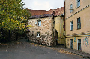 Самый старый жилой дом в России выставлен на Авито