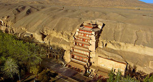 700 рукотворных пещер оазиса Дуньхуан