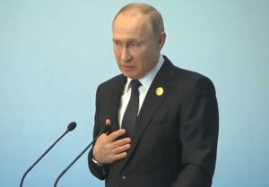 И Харьков, и Одесса: Путин анонсировал раздачу паспортов всем украинцам