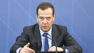 Медведев: "Не нужно заниматься ерундой, пенсионную реформу вам уже не отменить"