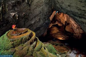Внутри пещеры Шондонг, Вьетнам