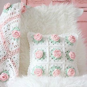 Идеи красивых вязаных чехлов для подушек