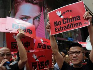 Протестующие в Гонконге победили: власть выполнила их требования