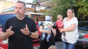 «Вы фантастический народ!»: Семья беженцев из Германии рассказала, почему выбрала Россию