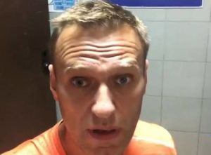 «Как дурак в трусах в полиции»: Навальный жалуется на свое задержание