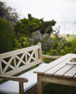 Как ухаживать за садовой мебелью на даче, чтобы она прослужила дольше