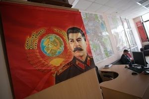 Осудить Сталина.......