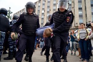 Это страшно. Страшно, что у граждан нашей страны все меньше возможностей для выражения своего мнения