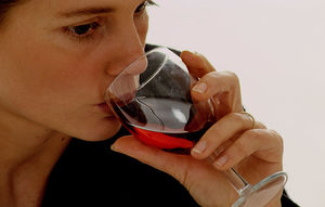5 главных мифов о красном вине, в которые нам нравится верить