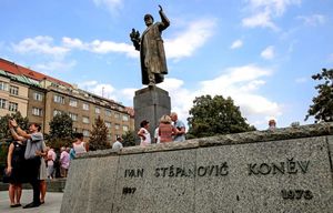 Памятник маршалу Коневу сносят не чешские русофобы, а российская пропаганда