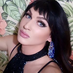 Главврач госпиталя на Урале объяснил, почему парикмахера-трансвестита выгнали с работы