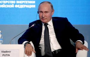 Путин считает ошибкой использование доллара в качестве политического оружия