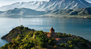 Зачем уровень озера Севан в Армении понизили на 40 метров, и к чему это привело