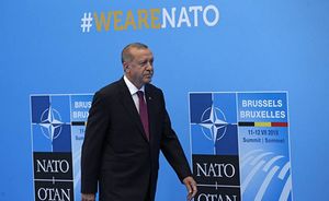 «Если выгонят из НАТО - останемся с РФ»: турки об угрозах из Вашингтона