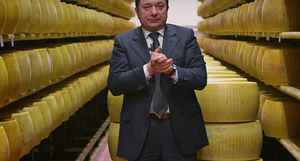 Странный банк: для чего в итальянском банке хранятся тонны сыра сорта пармезан