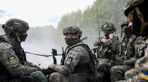 Поезда в Донбасс и разведение войск: почему Украина стала миролюбивой?