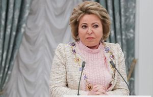 Матвиенко заявила, что чиновников за хамство нужно "гнать в шею"