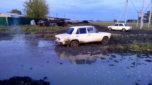 Рейтинг легковых Советских автомобилей по проходимости в деревенской грязи