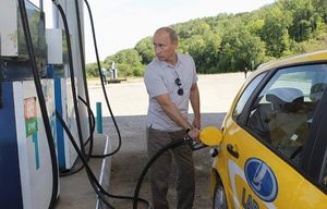 Бензин в Венесуэле стоит в 65 раз дешевле, чем в России. У арабов в 3 раза. Почему?