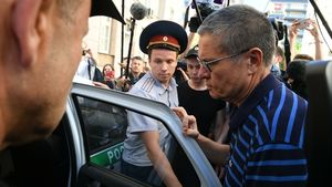 Прокуратура нашла нарушения в жизни "бати экономики" Улюкаева в колонии - источник
