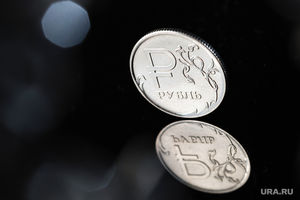 Экономисты согласились с Грефом, который посоветовал хранить деньги в рублях