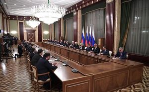 Путин дал понять — он остается в Кремле, а дело россиян — молча размножаться