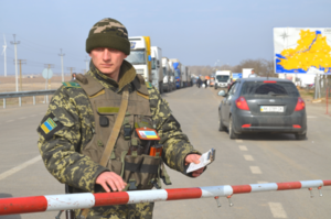 Украинские пограничники пускают на родину не всех соотечественников