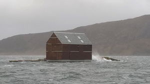 Экстремальная норвежская «дача» на скалистом островке﻿