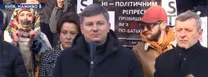 «Такая веселая история»: Порошенко пришел на допрос, а сотрудники ГБР ушли в отпуск